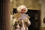 Am Theater und an der Kirche (Foto: Peter Blei)