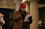 Am Theater und an der Kirche (Foto: Peter Blei)