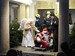 Aufregung am Theater-Adventskalender bei T&uuml;rchen No. 8 (Foto: Matthias Schwarz)