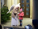 Aufregung am Theater-Adventskalender bei T&uuml;rchen No. 8 (Foto: Matthias Schwarz)