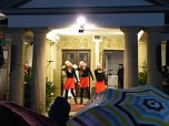 Hinter dem 9. T&uuml;rchen des Theater-Adventskalender verbargen sich die Eleven des Tanzstudio Radeva (Foto: Matthias Schwarz)