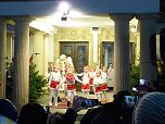 Hinter dem 9. T&uuml;rchen des Theater-Adventskalender verbargen sich die Eleven des Tanzstudio Radeva (Foto: Matthias Schwarz)