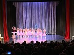 Die Eleven des Tanzstudio Radeva brachten die Geschichte von Clara und ihrem Nussknacker auf die Bühne (Foto: Dimitar Radev) Die Eleven des Tanzstudio Radeva brachten die Geschichte von Clara und ihrem Nussknacker auf die Bühne (Foto: Dimitar Radev)