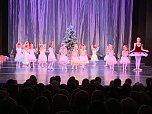 Die Eleven des Tanzstudio Radeva brachten die Geschichte von Clara und ihrem Nussknacker auf die Bühne (Foto: Dimitar Radev) Die Eleven des Tanzstudio Radeva brachten die Geschichte von Clara und ihrem Nussknacker auf die Bühne (Foto: Dimitar Radev)