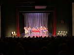 Die Eleven des Tanzstudio Radeva brachten die Geschichte von Clara und ihrem Nussknacker auf die Bühne (Foto: Dimitar Radev) Die Eleven des Tanzstudio Radeva brachten die Geschichte von Clara und ihrem Nussknacker auf die Bühne (Foto: Dimitar Radev)