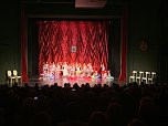 Die Eleven des Tanzstudio Radeva brachten die Geschichte von Clara und ihrem Nussknacker auf die Bühne (Foto: Dimitar Radev) Die Eleven des Tanzstudio Radeva brachten die Geschichte von Clara und ihrem Nussknacker auf die Bühne (Foto: Dimitar Radev)