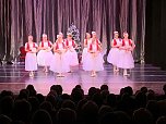 Die Eleven des Tanzstudio Radeva brachten die Geschichte von Clara und ihrem Nussknacker auf die Bühne (Foto: Dimitar Radev) Die Eleven des Tanzstudio Radeva brachten die Geschichte von Clara und ihrem Nussknacker auf die Bühne (Foto: Dimitar Radev)