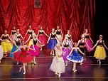 Die Eleven des Tanzstudio Radeva brachten die Geschichte von Clara und ihrem Nussknacker auf die Bühne (Foto: Dimitar Radev) Die Eleven des Tanzstudio Radeva brachten die Geschichte von Clara und ihrem Nussknacker auf die Bühne (Foto: Dimitar Radev)