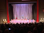 Die Eleven des Tanzstudio Radeva brachten die Geschichte von Clara und ihrem Nussknacker auf die Bühne (Foto: Dimitar Radev) Die Eleven des Tanzstudio Radeva brachten die Geschichte von Clara und ihrem Nussknacker auf die Bühne (Foto: Dimitar Radev)