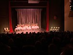 Die Eleven des Tanzstudio Radeva brachten die Geschichte von Clara und ihrem Nussknacker auf die Bühne (Foto: Dimitar Radev) Die Eleven des Tanzstudio Radeva brachten die Geschichte von Clara und ihrem Nussknacker auf die Bühne (Foto: Dimitar Radev)