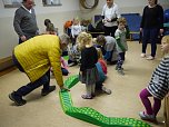 &Uuml;bergabe Sachspende (Foto: Ilka K&uuml;hn)
