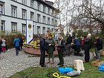 Flei&szlig;ig geschm&uuml;ckt - der Meerpferdbrunnen ist bereit f&uuml;r das Brunnenfest (Foto: Frank Meier)