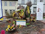 Flei&szlig;ig geschm&uuml;ckt - der Meerpferdbrunnen ist bereit f&uuml;r das Brunnenfest (Foto: Frank Meier)