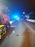 Carport und mehrere Fahrzeuge gehen in Flammen auf (Foto: Silvio Dietzel)