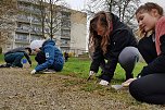 Fr&uuml;hjahrsputz im Wohngebiet (Foto: Susanne Stadermann & Katrin Sieber)