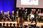Zwei Mal Ehrenarschleder verliehen (Foto: Karl-Heinz Herrmann)