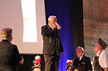 Zwei Mal Ehrenarschleder verliehen (Foto: Karl-Heinz Herrmann)