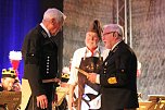 Zwei Mal Ehrenarschleder verliehen (Foto: Karl-Heinz Herrmann)