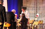 Zwei Mal Ehrenarschleder verliehen (Foto: Karl-Heinz Herrmann)