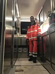 &Uuml;bergabe LKW (Foto: LRA UH)