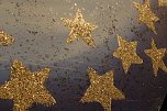 Morgen geht der Vorhang f&uuml;r den "Geist der Weihnacht" zum dritten mal auf, vorher braucht es aber noch ein paar Ausbesserungen am B&uuml;hnenbild (Foto: Angelo Glashagel)