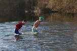 Eisbaden im Kiesschacht (Foto: Angelo Glashagel)