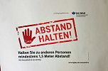 Sch&uuml;ler n&auml;hen im Praxisunterricht Masken (Foto: Karl-Heinz Herrmann)