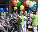 Schick dein Gebet zum Himmel � fr&ouml;hliche Luftballon-Aktion (Foto: R. Englert)