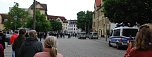 Sammeln zum Singen. Erneut wurde in das Lied Die Gedanken sind frei eingestimmt. (Foto: J. Miche) Sammeln zum Singen. Erneut wurde in das Lied Die Gedanken sind frei eingestimmt. (Foto: J. Miche)