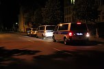 Fotos: Silvio Dietzel Unabhängig davon gibt die Polizei immer wieder Unterstütung bei der Durchsetzung der Quarantänemaßnahmen, so Dr. Thiele, wie hier am gestrigen Abend. Auch am heutigen Samstagvormittag ist die Polizei vor Ort. (Foto: Silvio Dietzel) Fotos: Silvio Dietzel Unabhängig davon gibt die Polizei immer wieder Unterstütung bei der Durchsetzung der Quarantänemaßnahmen, so Dr. Thiele, wie hier am gestrigen Abend. Auch am heutigen Samstagvormittag ist die Polizei vor Ort. (Foto: Silvio Dietzel)