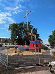 PLAYMOBIL-Aktivschiff leget in Greu&szlig;en an Am Montagvormittag hat in der Kita Sonnenk&auml;fer von Greu&szlig;en ein Piratenschiff angelegt...  .. und wartet nun auf seine Besatzung. Das neue Schiff ist ein einzigartiges Spielger&auml;t der Stiftung Kinderf&ouml;rderung von Playmobil, das die motorische Entwicklung von Kindern f&ouml;rdert und in Au&szlig;enanlagen von Kindereinrichtungen f&uuml;r Bewegung, Spielspa&szlig; und jede Menge Ab (Foto: Stadt Greu&szlig;en)