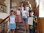  Sprachtalente mit Umweltbewusstsein: Mia D&ouml;ring, Elisabeth Krebs, Johanna Ibe, Pauline Herzberg, Agnesa Muciqi, Emil Wabersich und Lehrerin Bianca Tschakert (Foto: H. Roeder)