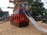 Riesiges Playmobil-Aktivschiff in der Kita Sonnenk&auml;fer wurde geentert! (Foto: Stadt Greu&szlig;en)