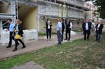 Innenstaatssekret&auml;r mit F&ouml;rderbescheiden f&uuml;r Feuerwehrfahrzeuge (Foto: Karl-Heinz Herrmann)