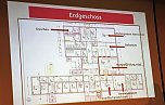 Innenstaatssekret&auml;r mit F&ouml;rderbescheiden f&uuml;r Feuerwehrfahrzeuge (Foto: Karl-Heinz Herrmann)
