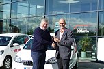 BU: Heute noch vor der Skoda-Autowelt – bald schon in Deutschlands Süden: Zwölf Skoda Citigo sind demnächst als Lieferfahrzeuge für Pizza-Hut in Bayern, Hessen und Sachsen unterwegs. (Foto: H.Fischer) BU: Heute noch vor der Skoda-Autowelt – bald schon in Deutschlands Süden: Zwölf Skoda Citigo sind demnächst als Lieferfahrzeuge für Pizza-Hut in Bayern, Hessen und Sachsen unterwegs. (Foto: H.Fischer)