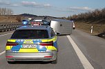 Reifenplatzer führt zu Unfall (Foto: S. Dietzel) Reifenplatzer führt zu Unfall (Foto: S. Dietzel)