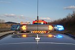 Reifenplatzer führt zu Unfall (Foto: S. Dietzel) Reifenplatzer führt zu Unfall (Foto: S. Dietzel)
