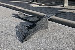 Reifenplatzer führt zu Unfall (Foto: S. Dietzel) Reifenplatzer führt zu Unfall (Foto: S. Dietzel)
