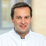 Dr. Andreas Birke, Chefarzt der Orthopädie, Unfallchirurgie und Kinderorthopädie der Helios Klinik Lutherstadt Eisleben (Foto: Helios Klinik ) Dr. Andreas Birke, Chefarzt der Orthopädie, Unfallchirurgie und Kinderorthopädie der Helios Klinik Lutherstadt Eisleben (Foto: Helios Klinik )