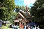 Eine Kirche zieht um (Foto: Peter Blei)