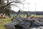 Ausblick &uuml;ber die abgerissene Trib&uuml;ne (Foto: oas)