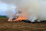 Brennende Strohballen zwischen Holz- und Kirchengel (Foto: S. Dietzel)