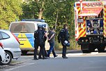 Die Polizei nimmt einen Mann fest, der ein Haus anz&uuml;nden wollte (Foto: S.Dietzel)