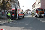 Die Polizei nimmt einen Mann fest, der ein Haus anz&uuml;nden wollte (Foto: S.Dietzel)