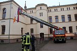 Das Friedenslicht aus Bethlehem wurde heute morgen auf dem Hof des Landratsamtes verteilt (Foto: agl)