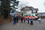 Das Friedenslicht aus Bethlehem wurde heute morgen auf dem Hof des Landratsamtes verteilt (Foto: agl)