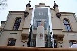 Das Friedenslicht aus Bethlehem wurde heute morgen auf dem Hof des Landratsamtes verteilt (Foto: agl)