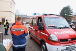 Das Friedenslicht aus Bethlehem wurde heute morgen auf dem Hof des Landratsamtes verteilt (Foto: agl)