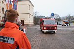 Das Friedenslicht aus Bethlehem wurde heute morgen auf dem Hof des Landratsamtes verteilt (Foto: agl)